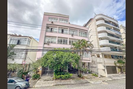 Apartamento à venda com 75m², 2 quartos e 1 vaga Apartamento à venda com 75m², 2 quartos e 1 vagaFachada