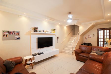 Casa à venda com 233m², 4 quartos e 1 vagaSala