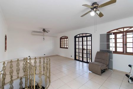 Casa à venda com 216m², 3 quartos e 2 vagasEscritório 