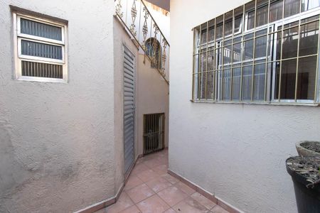 Casa à venda com 216m², 3 quartos e 2 vagasCorredor externo