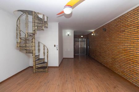 Casa à venda com 216m², 3 quartos e 2 vagasSala