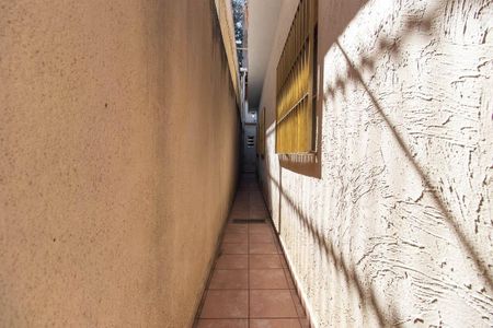 Casa à venda com 216m², 3 quartos e 2 vagasCorredor externo