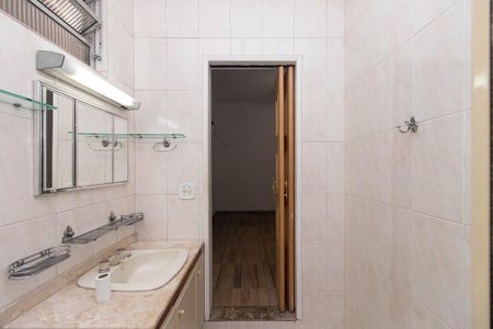 Casa à venda com 216m², 3 quartos e 2 vagasBanheiro da Suíte