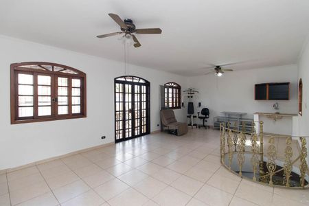 Casa à venda com 216m², 3 quartos e 2 vagasEscritório