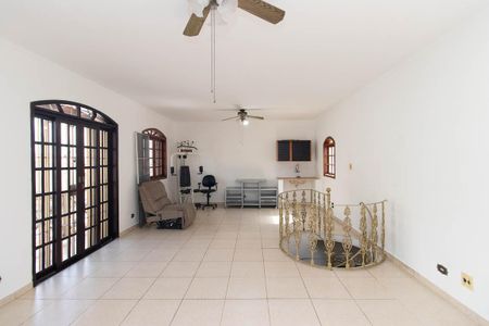 Casa à venda com 216m², 3 quartos e 2 vagasEscritório