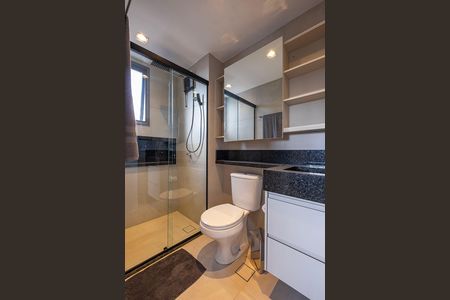 Banheiro de kitnet/studio para alugar com 1 quarto, 23m² em Pinheiros, São Paulo