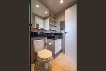 Banheiro de kitnet/studio para alugar com 1 quarto, 23m² em Pinheiros, São Paulo