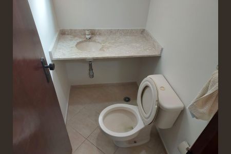 Banheiro de casa à venda com 3 quartos, 120m² em Nova Aldeinha, Barueri