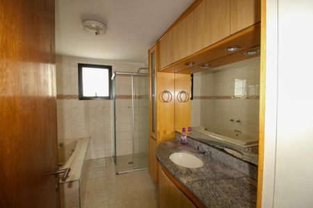 Apartamento à venda com 280m², 5 quartos e 1 vagaBanheiro da Suíte 2