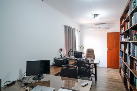 Casa à venda com 442m², 4 quartos e 6 vagasEscritório