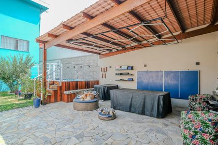 Casa à venda com 442m², 4 quartos e 6 vagasQuintal