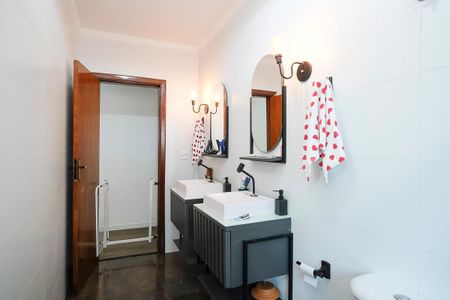 Casa à venda com 442m², 4 quartos e 6 vagasBanheiro