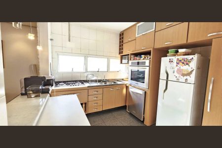 Casa à venda com 3 quartos, 341m² em Vila Andrade, São Paulo