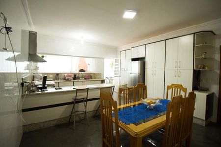 Casa à venda com 5 quartos, 290m² em Parque Cruzeiro do Sul, São Paulo