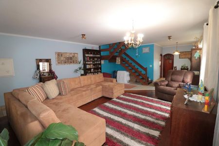 Casa à venda com 3 quartos, 240m² em Vila Carrão, São Paulo