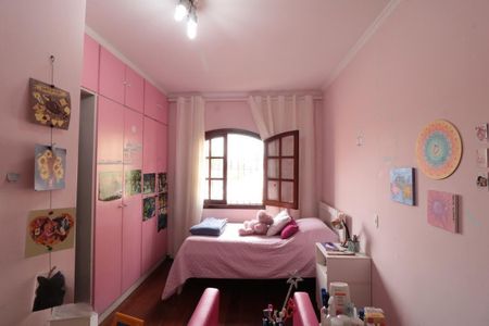 Casa à venda com 3 quartos, 240m² em Vila Carrão, São Paulo