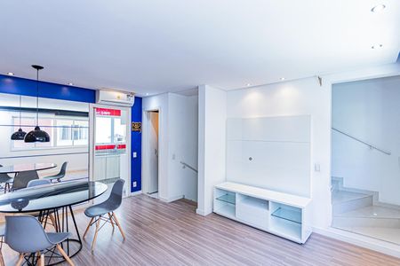 Casa à venda com 140m², 3 quartos e 2 vagas Casa à venda com 140m², 3 quartos e 2 vagasSala