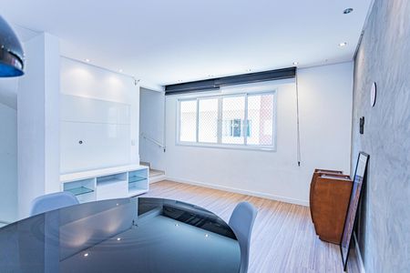 Casa à venda com 140m², 3 quartos e 2 vagas Casa à venda com 140m², 3 quartos e 2 vagasSala