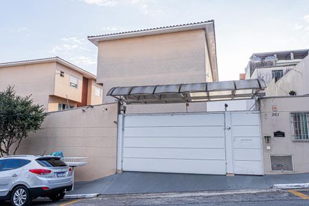 Casa à venda com 140m², 3 quartos e 2 vagas Casa à venda com 140m², 3 quartos e 2 vagasFachada