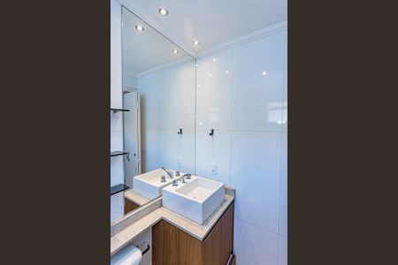 Casa à venda com 140m², 3 quartos e 2 vagas Casa à venda com 140m², 3 quartos e 2 vagasBanheiro Suíte