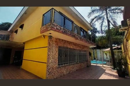 Casa à venda com 4 quartos, 200m² em Vila Libanesa, São Paulo