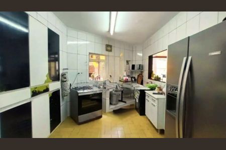 Casa à venda com 4 quartos, 200m² em Vila Libanesa, São Paulo