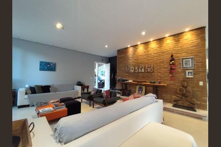 Casa à venda com 4 quartos, 274m² em Vila Mariana, São Paulo