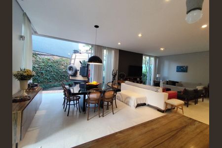 Casa à venda com 4 quartos, 274m² em Vila Mariana, São Paulo