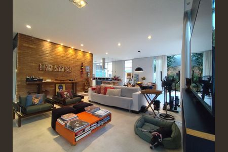 Casa à venda com 4 quartos, 274m² em Vila Mariana, São Paulo