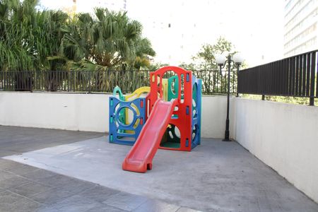 Apartamento à venda com 65m², 2 quartos e 2 vagasÁrea comum - Playground