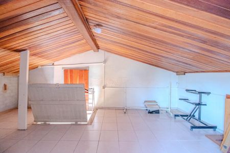 Casa à venda com 181m², 4 quartos e 3 vagasSótão