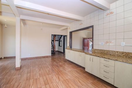 Casa à venda com 181m², 4 quartos e 3 vagasCozinha e Área de Serviço