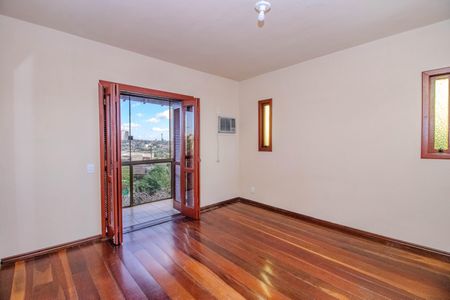 Casa à venda com 181m², 4 quartos e 3 vagasSuíte