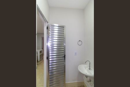 Banheiro Social de casa de condomínio para alugar com 1 quarto, 25m² em Vila Bela, São Paulo