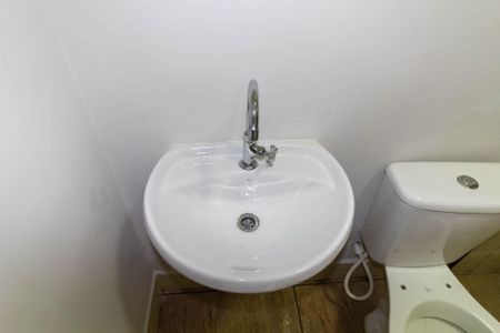 Banheiro Social de casa de condomínio para alugar com 1 quarto, 25m² em Vila Bela, São Paulo