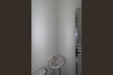 Banheiro de casa de condomínio para alugar com 1 quarto, 25m² em Vila Bela, São Paulo