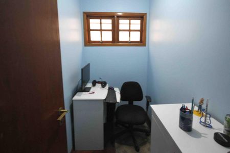 Casa à venda com 129m², 5 quartos e 1 vaga Casa à venda com 129m², 5 quartos e 1 vagaEscritório