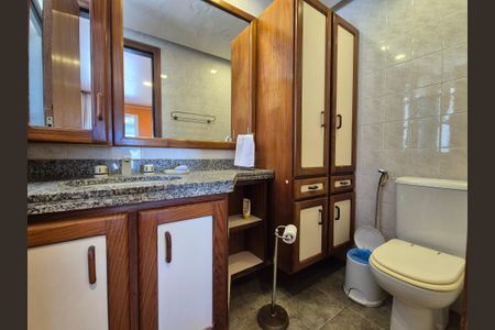 Apartamento à venda com 154m², 3 quartos e 2 vagas Apartamento à venda com 154m², 3 quartos e 2 vagasBanheiro da Suíte