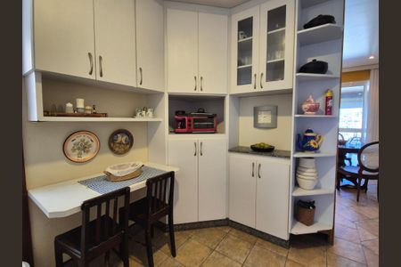 Apartamento à venda com 154m², 3 quartos e 2 vagas Apartamento à venda com 154m², 3 quartos e 2 vagasCozinha