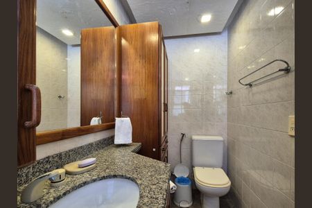Apartamento à venda com 154m², 3 quartos e 2 vagas Apartamento à venda com 154m², 3 quartos e 2 vagasBanheiro da Suíte