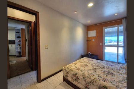 Apartamento à venda com 154m², 3 quartos e 2 vagas Apartamento à venda com 154m², 3 quartos e 2 vagasSuite