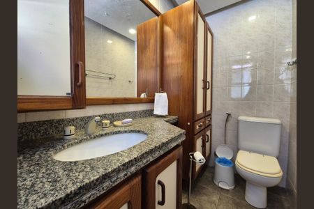 Apartamento à venda com 154m², 3 quartos e 2 vagas Apartamento à venda com 154m², 3 quartos e 2 vagasBanheiro da Suíte