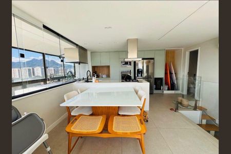 Apartamento à venda com 130m², 2 quartos e 1 vagaSala