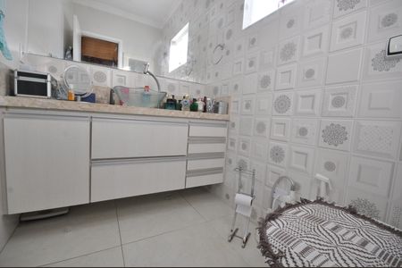 Casa à venda com 135m², 3 quartos e 3 vagasBanheiro da Suíte