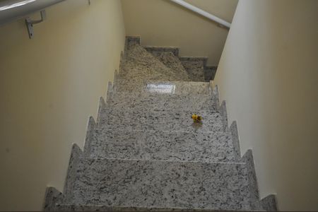 Casa à venda com 135m², 3 quartos e 3 vagasEscada