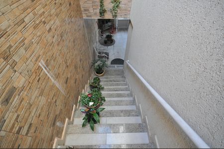 Casa à venda com 135m², 3 quartos e 3 vagasEscada de entrada