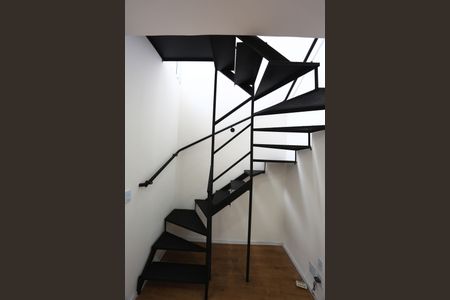 Apartamento à venda com 59m², 1 quarto e sem vagaEscada