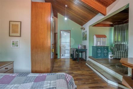 Casa à venda com 379m², 6 quartos e 4 vagas Casa à venda com 379m², 6 quartos e 4 vagasQuarto