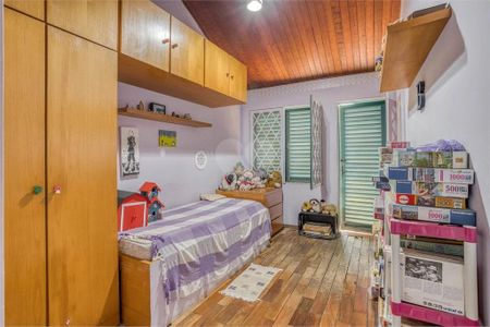 Casa à venda com 379m², 6 quartos e 4 vagas Casa à venda com 379m², 6 quartos e 4 vagasQuarto