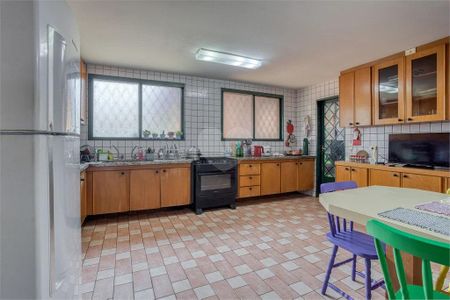 Cozinha de casa para alugar com 6 quartos, 379m² em Jardim Petropolis, São Paulo